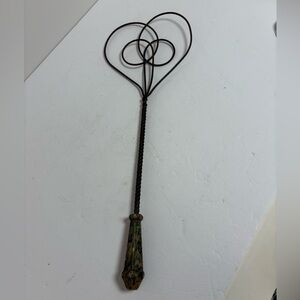 Vintage Metal Heart Rug Beater by Kleen-e-ze